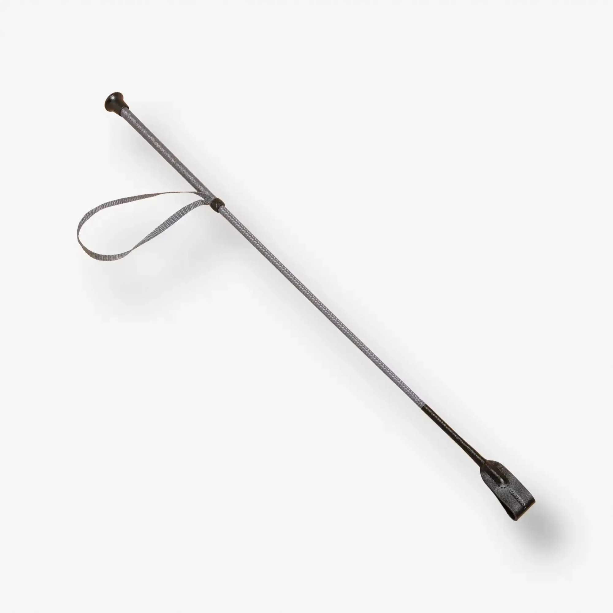 Cravache tressée grise 69 cm pour cavalier débutant, équipement équitation disponible en livraison au Maroc.